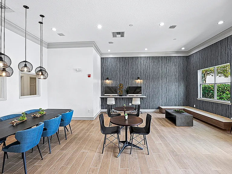 Halston World Gateway Apartment Homes — Photo 13