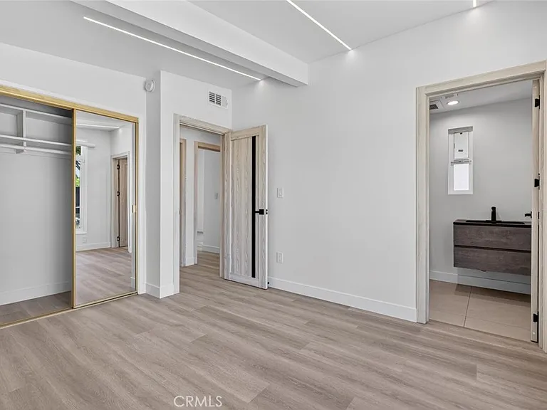 10806 Paso Robles Ave — Photo 22