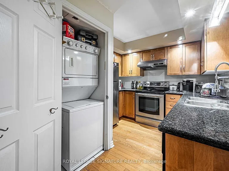 250 Wellington St W #632 — Photo 2