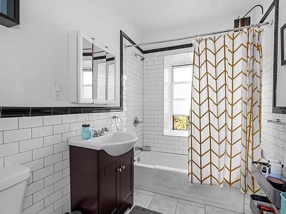 4th image of 381 Macon St #4