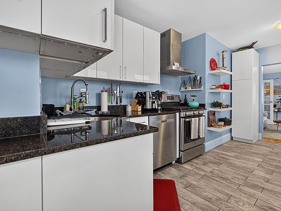 2nd image of 50 Mansfield St #1