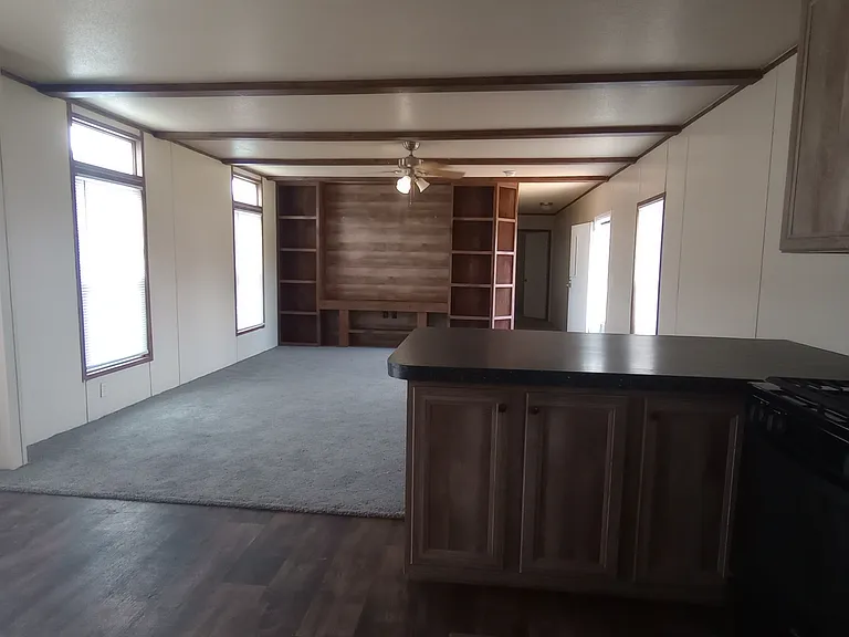 917 Western Trl — Photo 6