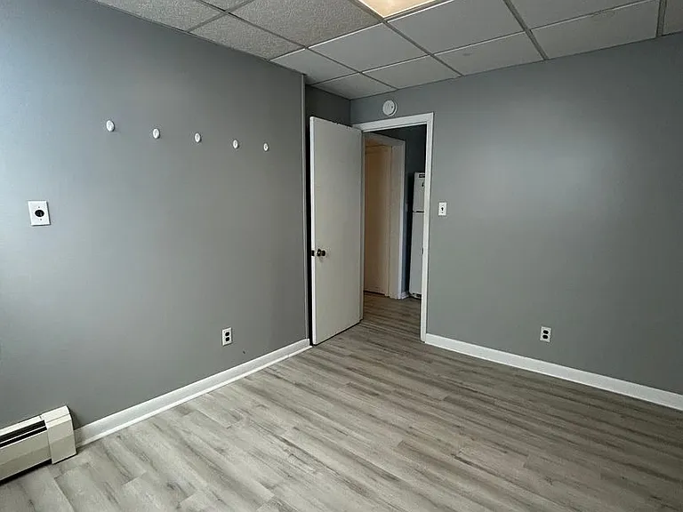 533 W Broadway — Photo 18