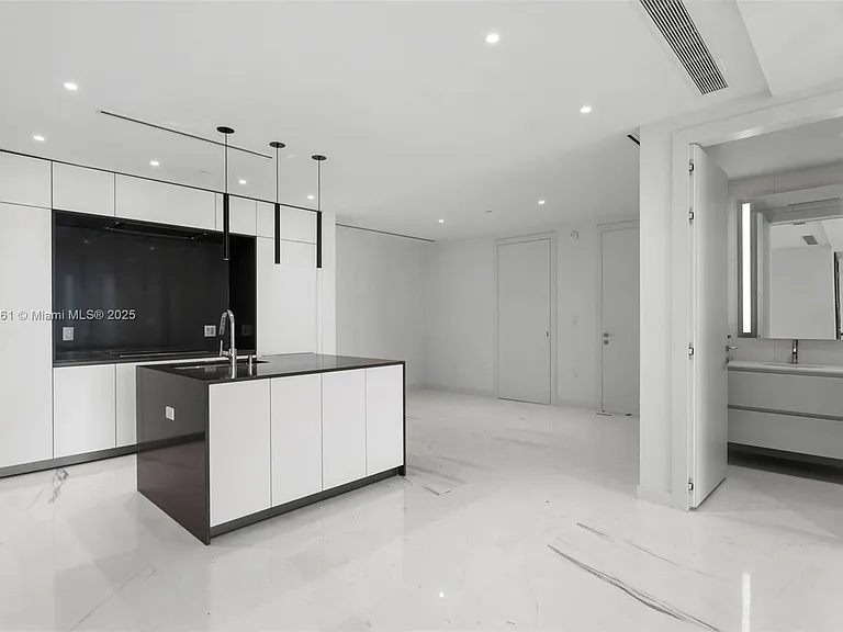 300 Biscayne Blvd #1403 — Photo 4