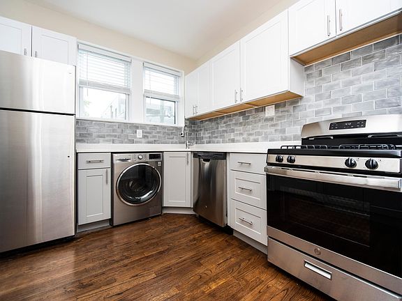 2nd image of 3815 N Greenview Ave APT 2w