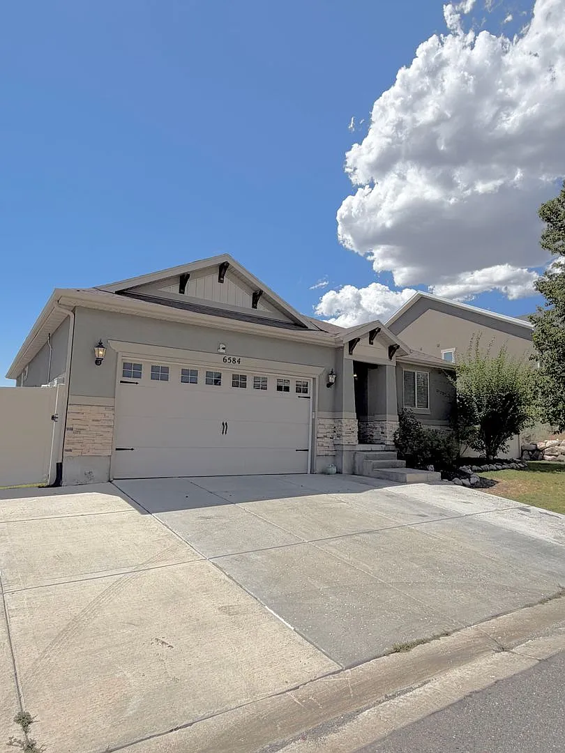 Spacious Home!! — Photo 2