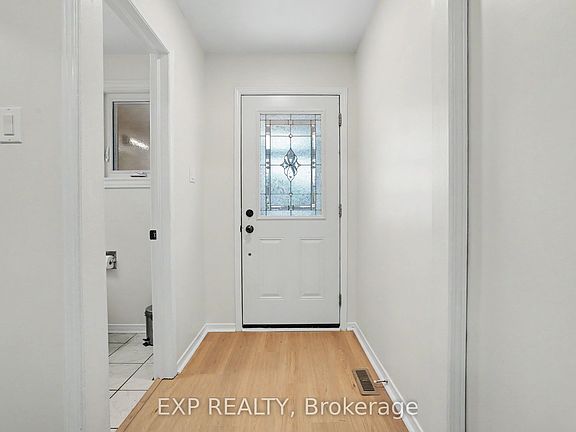 5th image of 68 Tulip Dr