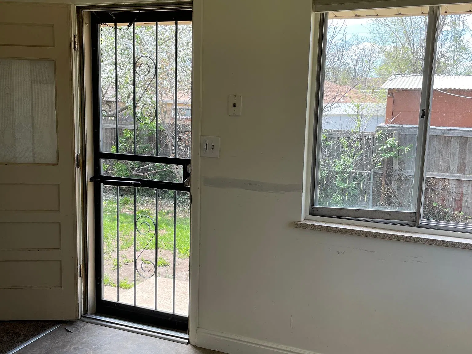 2 bed, 800 sqft, $1,600 — Photo 2