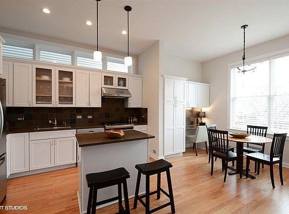 5th image of 4039 N Maplewood Ave