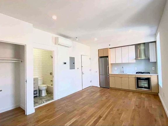 3rd image of 137 Nelson St #4RR