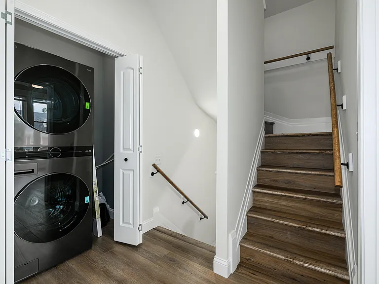 5750 Waterman Blvd — Photo 13