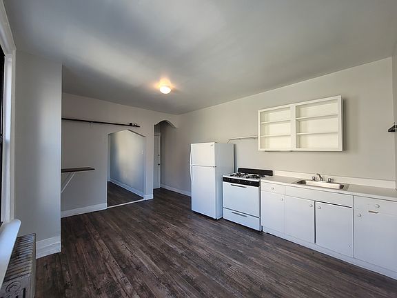 3rd image of 669 Grand St #3R