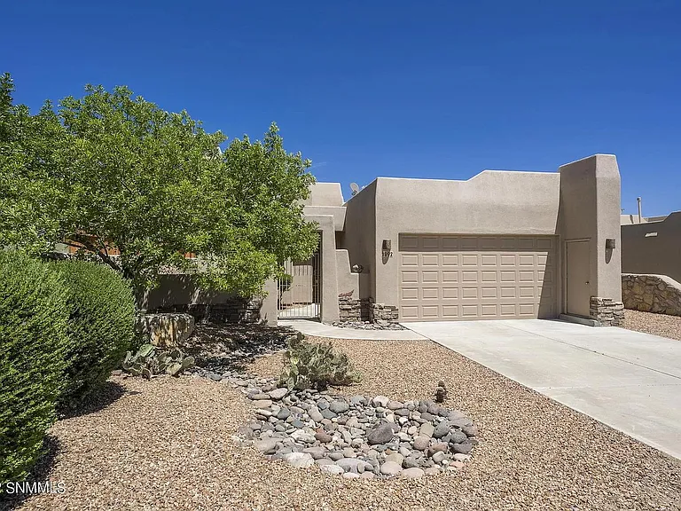 1892 N Sonoma Ranch Blvd — Photo 3