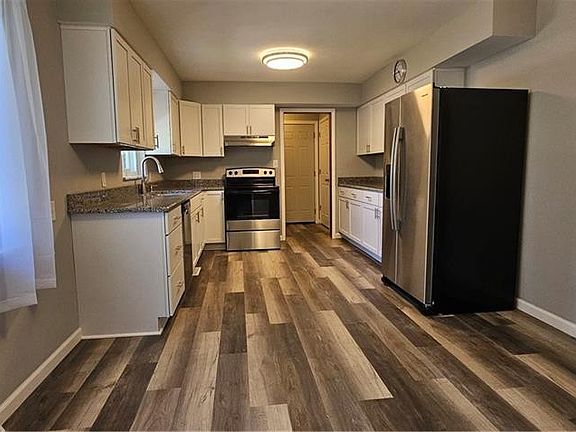 3rd image of 2848 Eastmoreland Dr