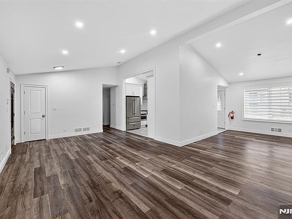 4th image of 436 Ruckman Rd