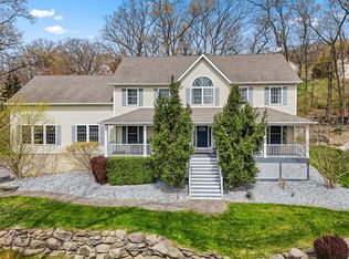 2 Alloway Cres, Highland Mills, NY 10930