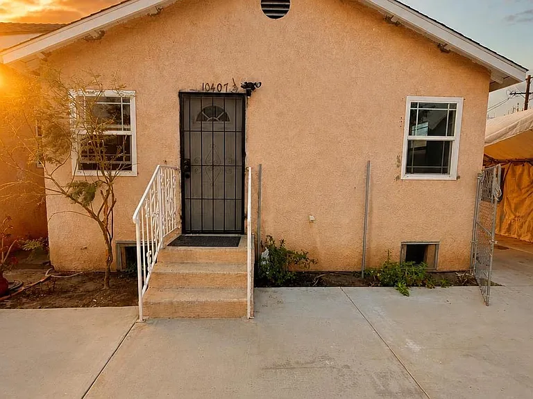 10407 1/2 Juniper St — Photo 1