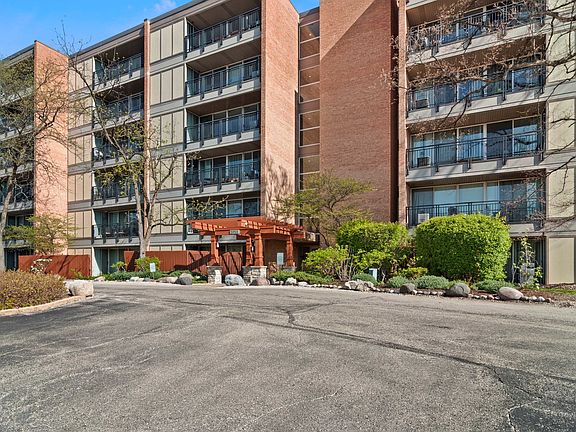 3rd image of 5950 Oakwood Dr APT 4B