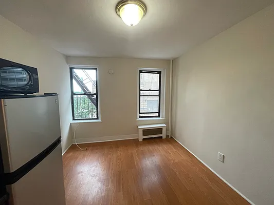 Rented by Karten Real Estate Services LLC | media 8