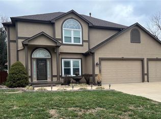 1001 SW Pacific Dr, Lees Summit, MO 64081