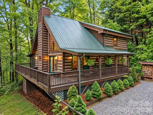 297 Hidden Cove Rd, Maggie Valley, NC 28751