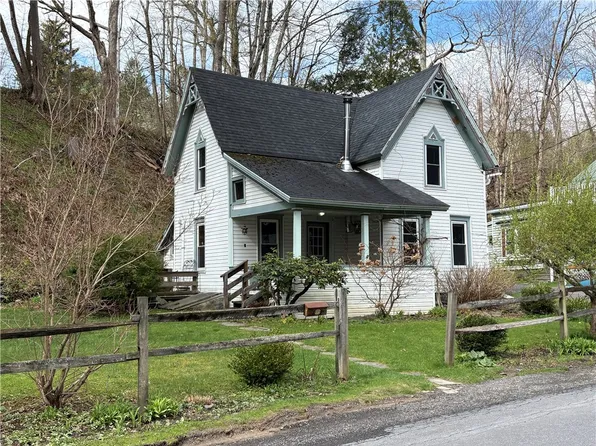 20 Newton Ave, Bainbridge, NY 13733