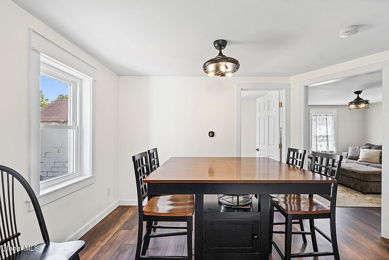 3rd image of 26 Hackett Street