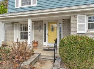 4248 Whitebirch Dr, West Bloomfield, MI