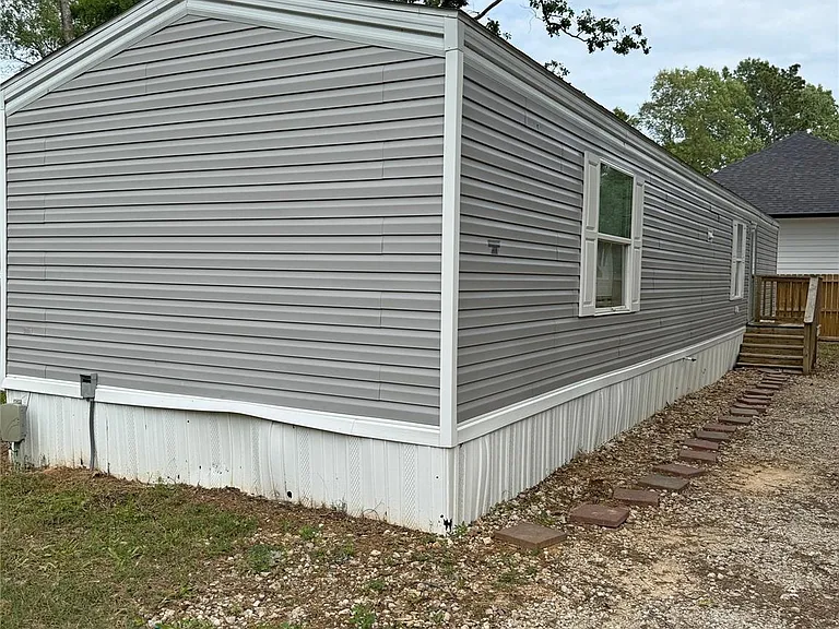 211 Antilles Dr — Photo 1