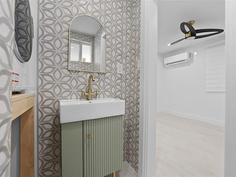129 SW 9th Ave #3 — Photo 9
