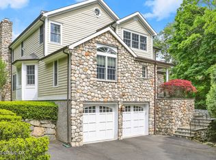15 Edgewood Dr, Greenwich, CT 06831