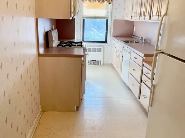 2685 East Seventh Street image 3 of 10