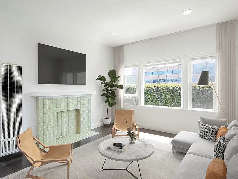 712 N Van Ness Ave #C — Photo 1