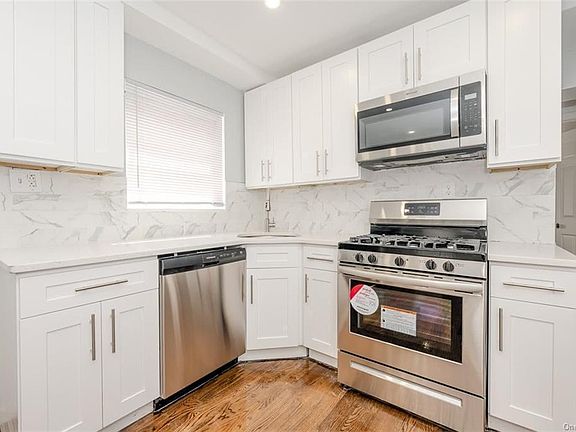 2nd image of 2565 Laconia Ave #1