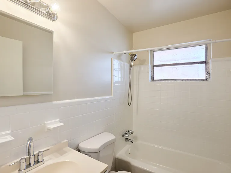 Lenox Apartments — Photo 4