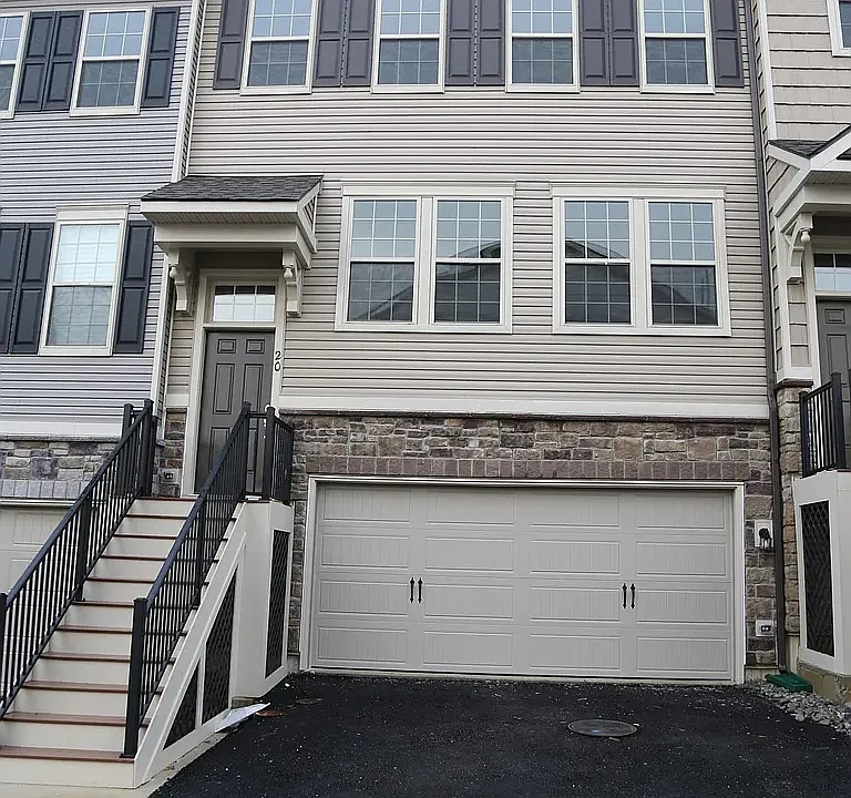 20 Maxwell Ln