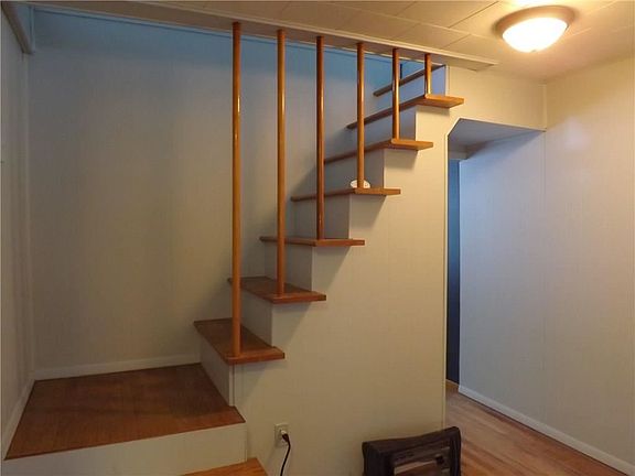 5th image of 10958 Mill St