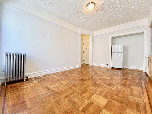 2nd image of 160 Fenimore St APT 4K