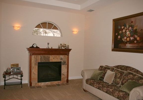 Living Rm w/Fireplace