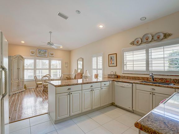3rd image of 3518 Lantern Bay Dr