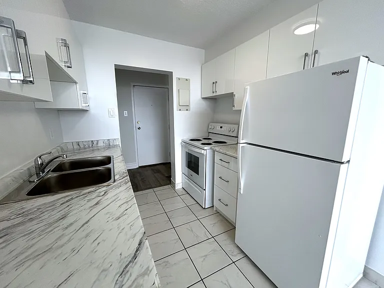 1260 Marlborough Ct — Photo 11