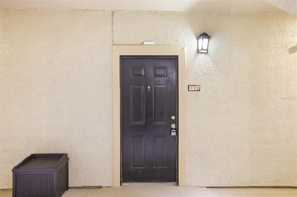 1 bed, 1.0 bath, 837 sqft, $1,350 — Photo 2