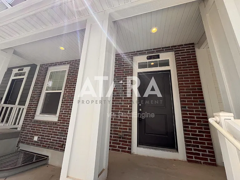 291 E Grace Ln — Photo 7