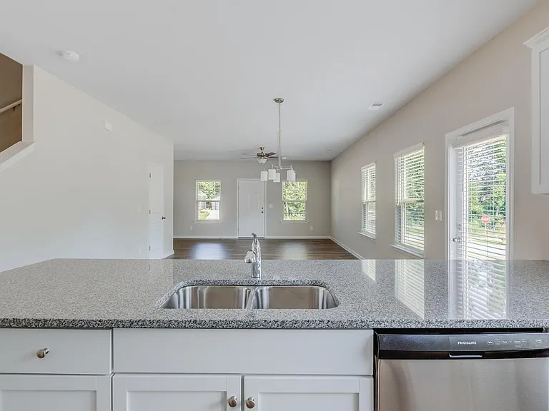 7450 O'Hara St — Photo 9