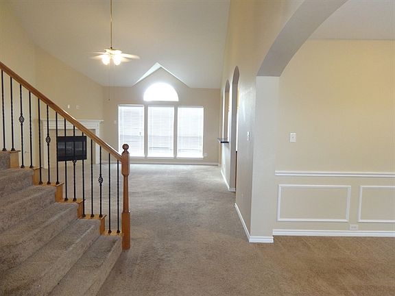 3rd image of 1208 Parkview Trl