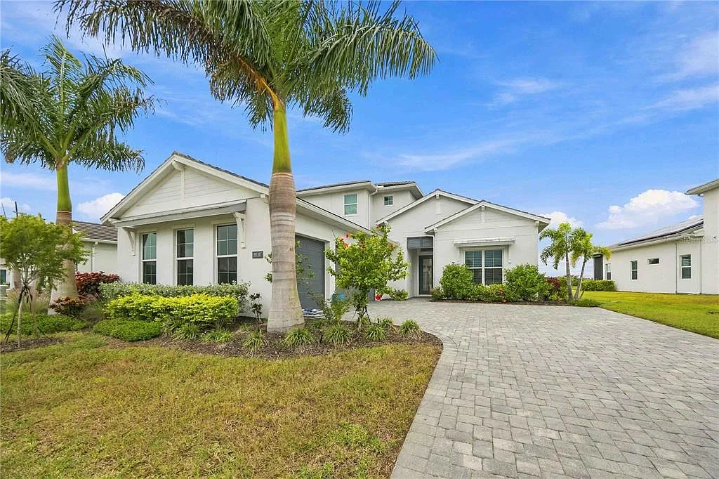 3 bed, 4.5 bath, 3167 sqft, $8,000 — Photo 3