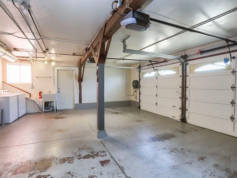 88 Canterbury Ave — Photo 24