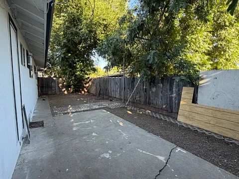 550 Las Palmas Ave — Photo 18
