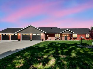 513 Harrison St, Welcome, MN 56181