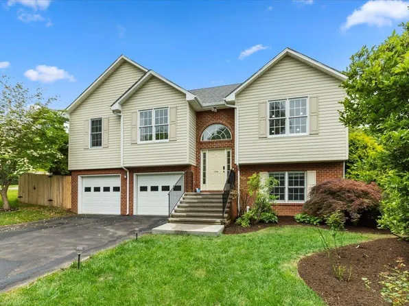 1304 Bishop Rd, Blacksburg, VA 24060